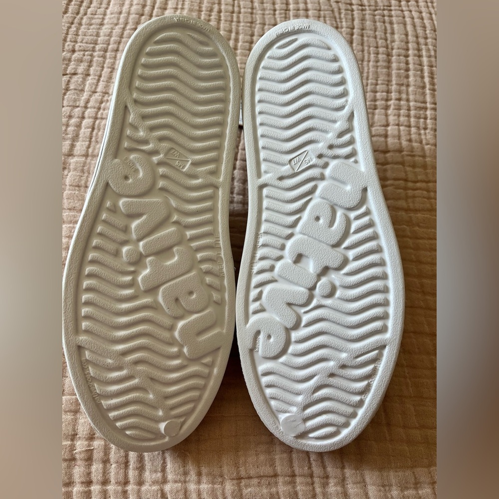 NWT Native Jefferson White Slip-On Shoes waterproof Women’s Size 7 - Picture 3 of 6